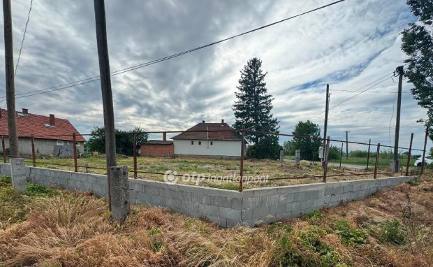 Tiszaf�redi 914 nm-es telek elad�