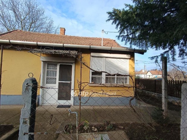 Tiszaf�redi elad� 75 nm-es h�z