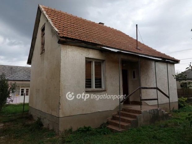 Tiszakar�di elad� 42 nm-es h�z