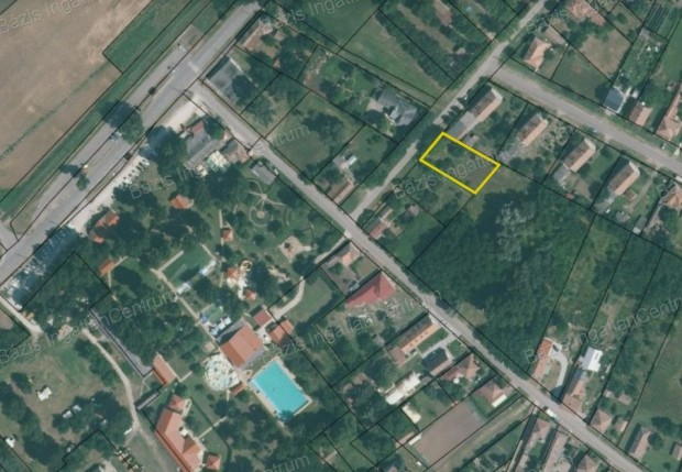 Tiszakcske-Kerekdombon a frdtl 100 m-re ptsi telek elad
