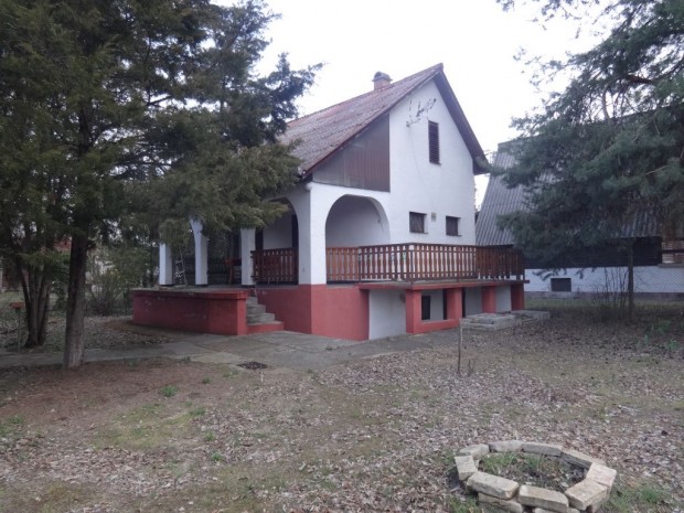 Tiszak�cske, Bagoly utca, 65 m2-es, �d�l�, 2 szob�s, �tlagos �llapot�