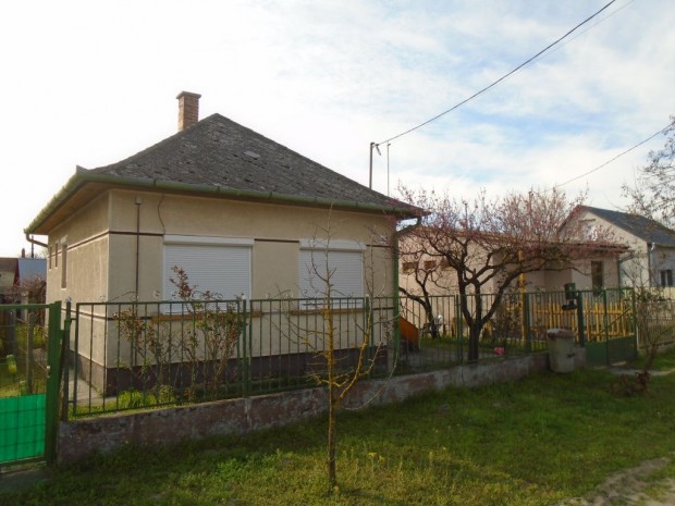 Tiszakécske, Fácános utca, 42 m2-es, üdülő, 2 szobás, jó állapotú