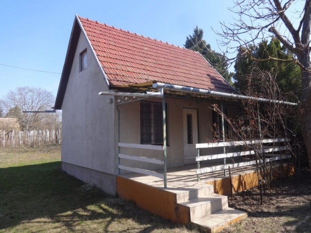 Tiszak�cske, F�rd� utca, 42 m2-es, �d�l�, 3 szob�s, j� �llapot�