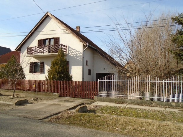 Tiszakcske, Kazinczy utca, 150 m2-es, csaldi hz, 4 szobs