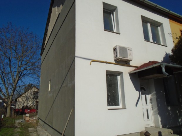 Tiszak�cske, M�ricz Zsigmond utca, 85 m2-es, t�rsash�zi lak�s