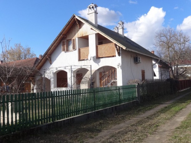 Tiszak�cske, Ponty utca, 74 m2-es, �d�l�, 3+1 szob�s, j� �llapot�