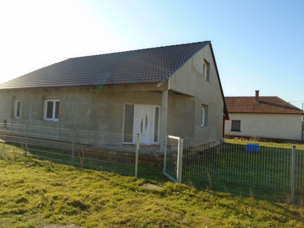 Tiszak�cske, R�v �t, 146 m2-es, csal�di h�z, 2 szob�s, �j �p�t�s�