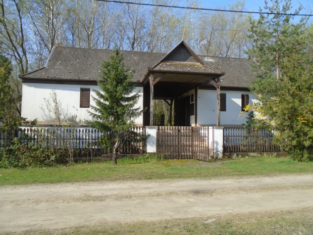 Tiszakécske, Sellő utca, 76 m2-es, 2 generációs, üdülő, 2 szobás