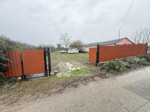 Tiszak�cskei 2632 nm-es telek elad�