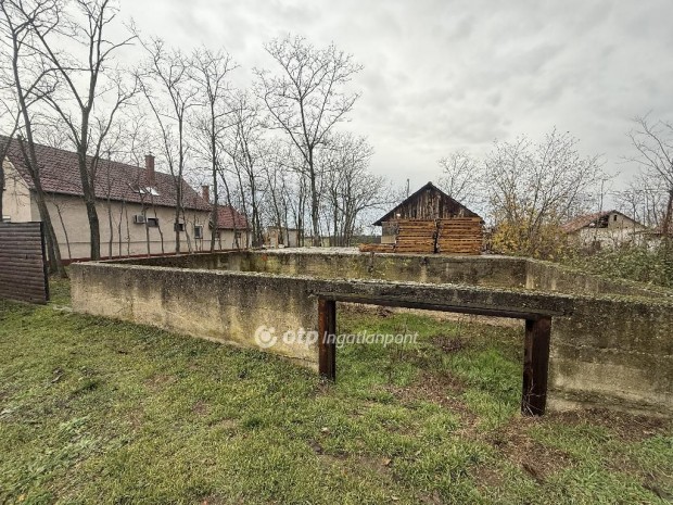 Tiszak�cskei 62 nm-es h�z elad�