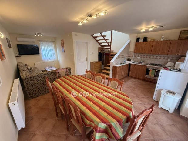 Tiszak�cskei 62 nm-es h�z elad�