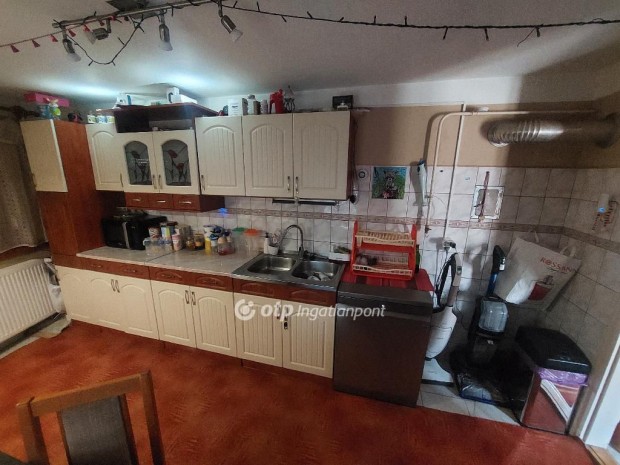 Tiszak�cskei elad� 77 nm-es h�z