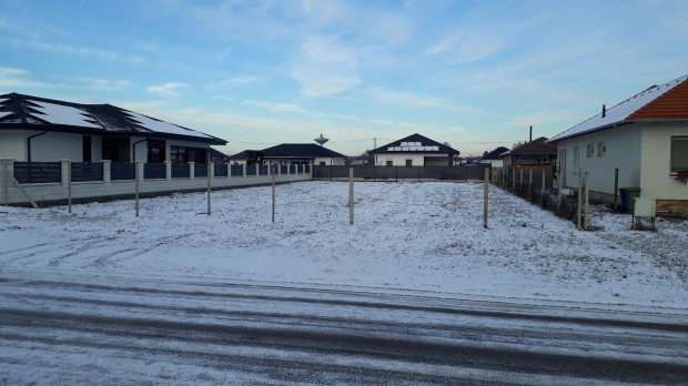 Tiszak�csk�n �p�t�si telek elad�