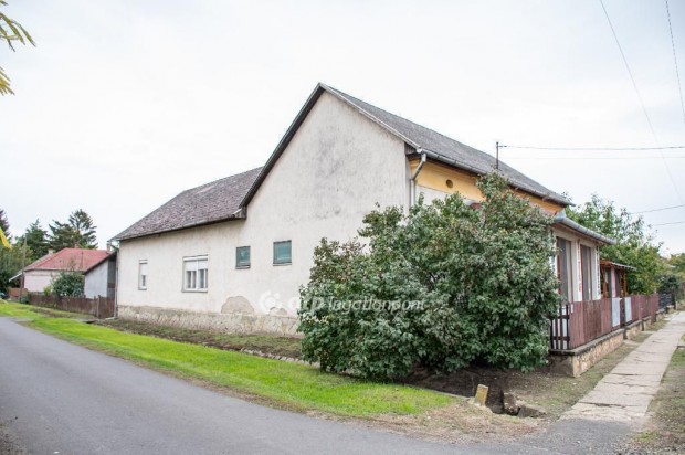 Tiszal�ki elad� 147 nm-es h�z