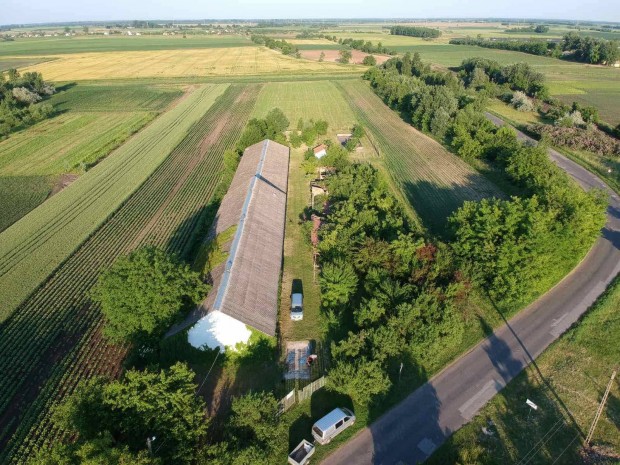 Tiszal�k�n ipari ingatlan 1,4 hekt�r telekkel elad�