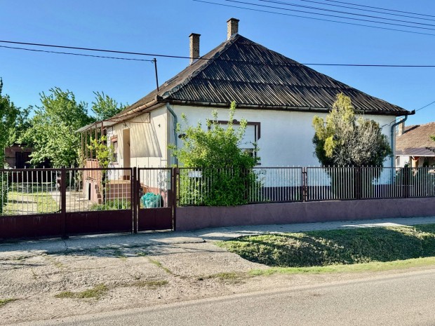 Tiszalúcon 95 m2-es családi ház 980 m2-es telken Eladó!