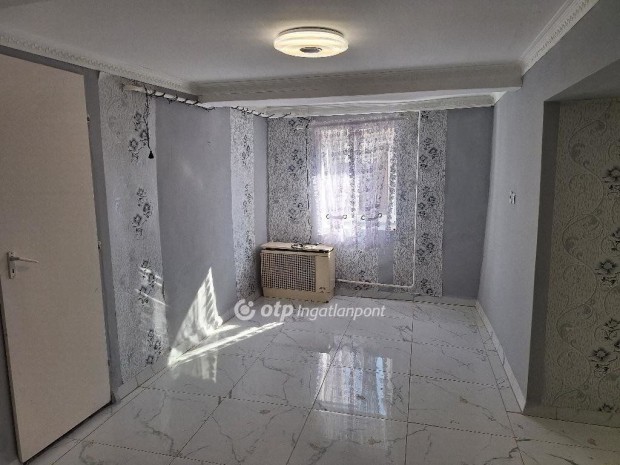 Tisza�rsi elad� 69 nm-es h�z