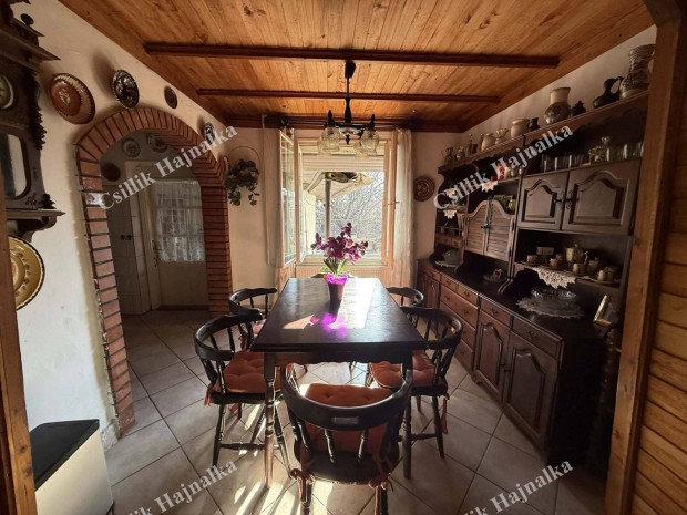 Tiszas�ly-hangulatos csal�di h�z, teljes berendez�ssel