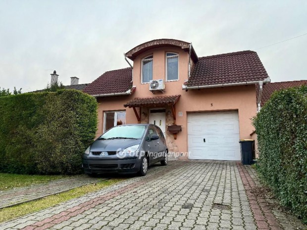 Tisza�jv�rosi elad� 140 nm-es h�z