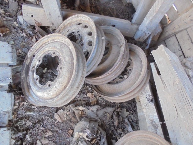 T�bb f�le kistraktor,potkocsi ker�k