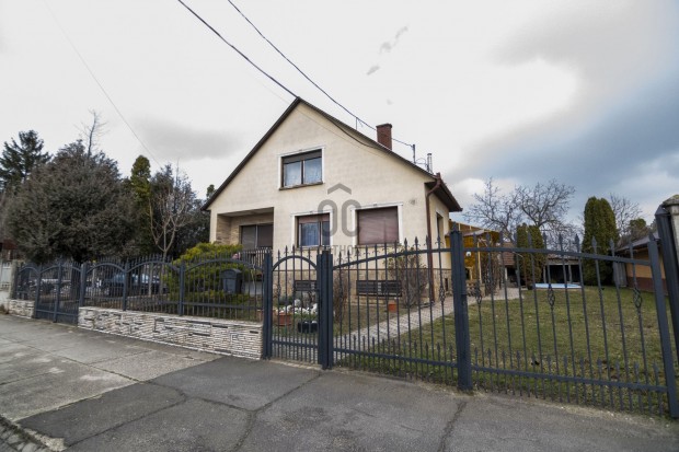 T�bb gener�ci� egy�tt�l�s�re alkalmas ingatlan Pilis k�zpontj�ban