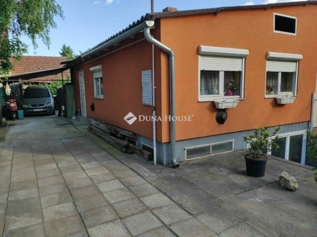 T�bb gener�ci�s csal�di h�z a Szeleifaluban