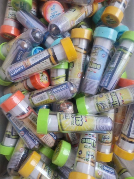 Több mint 100 darab slime különleges változatokban