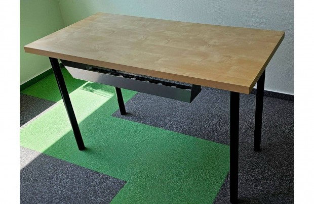 Többfunkciós irodai asztalok