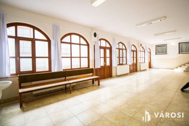 T�bbfunkci�s komplexum Orosh�za k�zpontj�ban