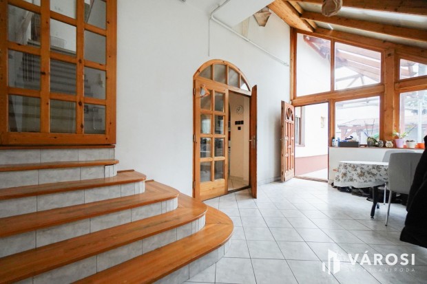 T�bbgener�ci�s csal�di h�z Csepelen!