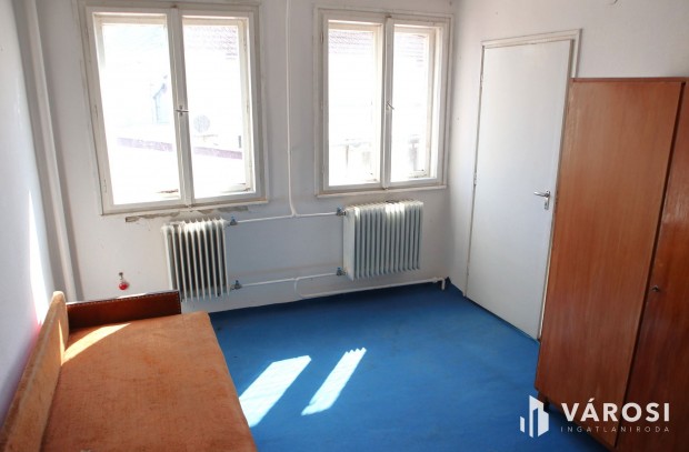 T�bblak�sos t�rsash�znak kiv�l� alap 29,9MFt-�rt