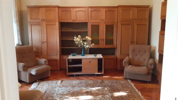 Tokajban csal�di h�z elad�