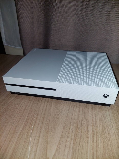 Tkletes llapotban lv xbox one s