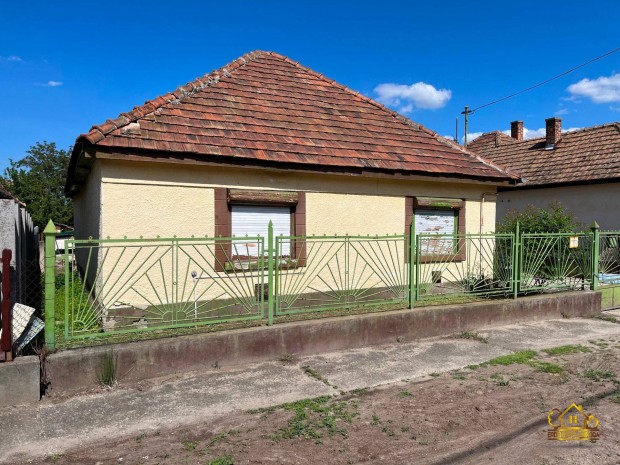 T�k�l belv�ros�ban 3 szoba �sszkomfortos, fel�j�tand� csal�di h�z!1157