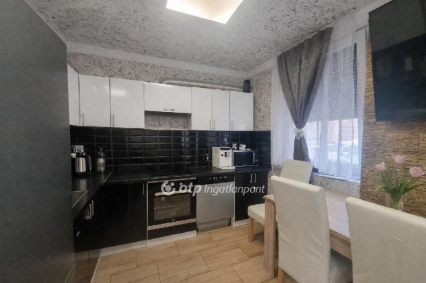 T�k�li 67 nm-es h�z elad�