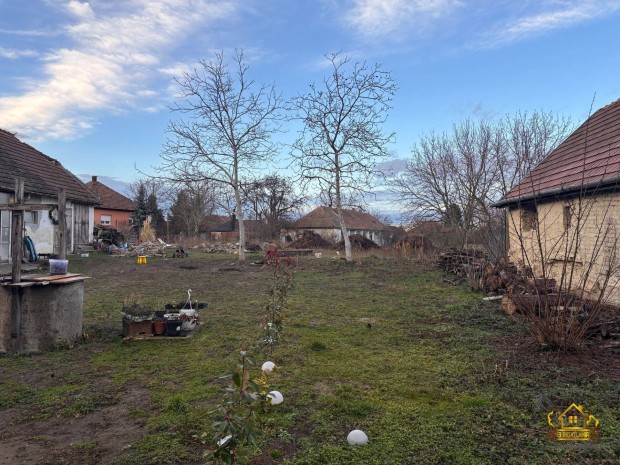 T�k�l�n 782 m2-es belter�leti telek! 1216