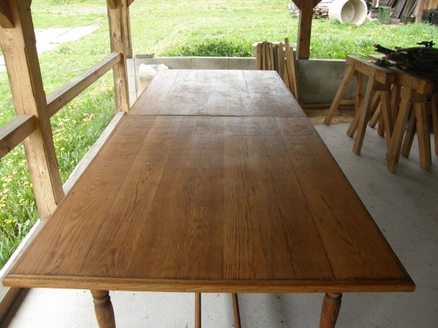 Tlgyfa Asztal