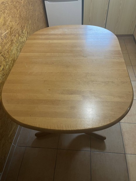 Tlgyfa asztal
