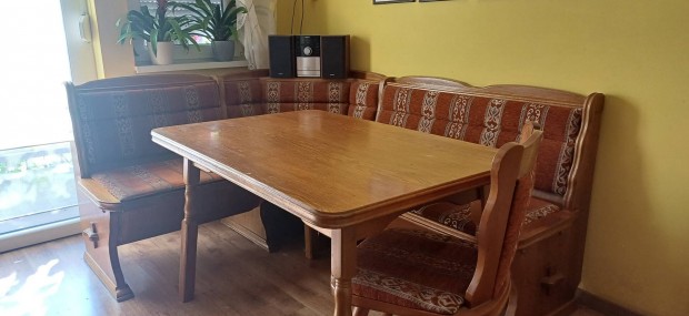 Tölgyfa konyhai sarokülő ,asztallal