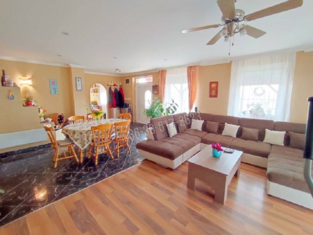 Tolna Megye, Szeksz�rd, kiv�l� �llapot� csal�di h�z Elad�! 694_gz