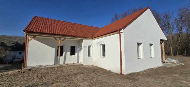 Tolna vármegye, Györkönyben új építésű szerkezetkész családi há 943_gz