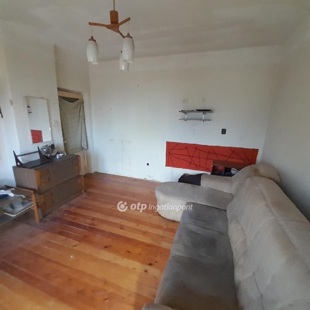 Tolnai 126 nm-es h�z elad�