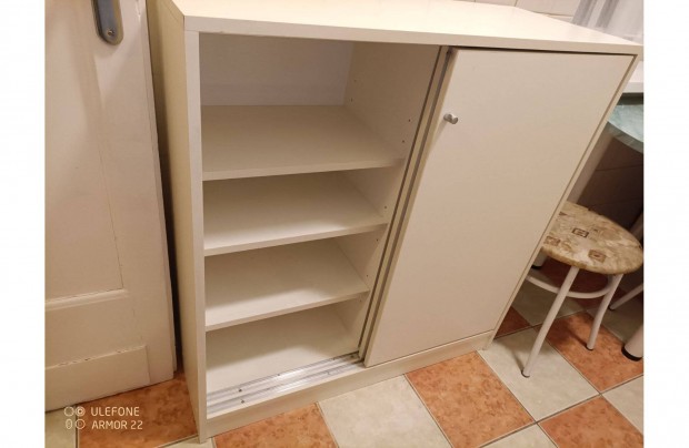 Tol�ajt�s szekr�ny