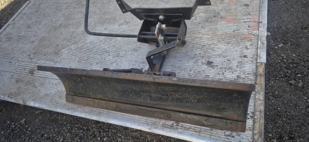 Tol�lap kistraktorra