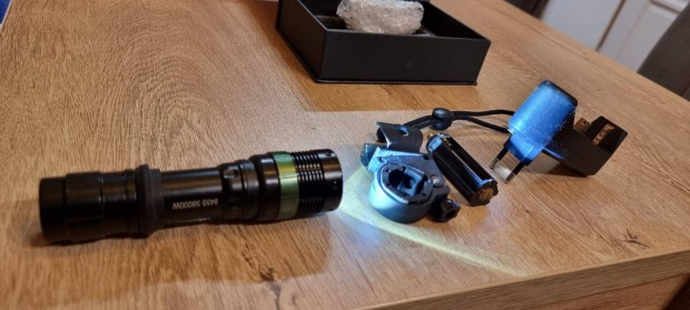 Tölthető Cree LED akkus lámpa szett kerékpár roller kormány adapterrel