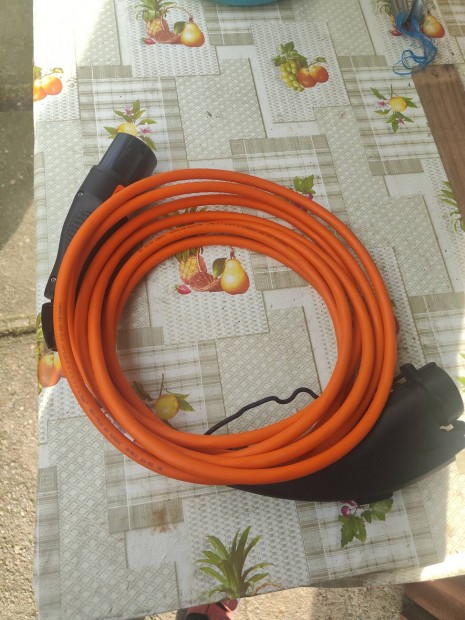 T�lt� k�bel elektromos aut�hoz 