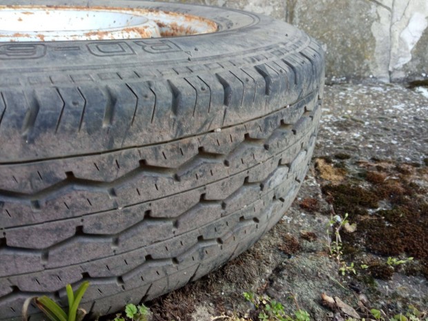 Tolyota Hilux, Iveco Daily pótkerék 1990 körüli évjárathoz