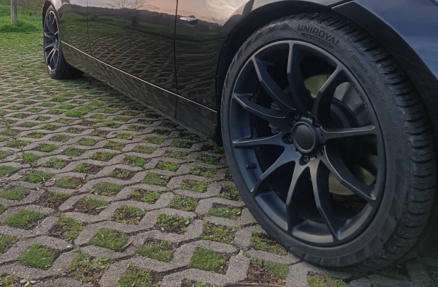 Tomason 255/35 19' felni szett ny�ri gumival 