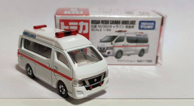 Tomica No.18 Nissan NV350 Caravan Ambulance 1:69 (2022) j