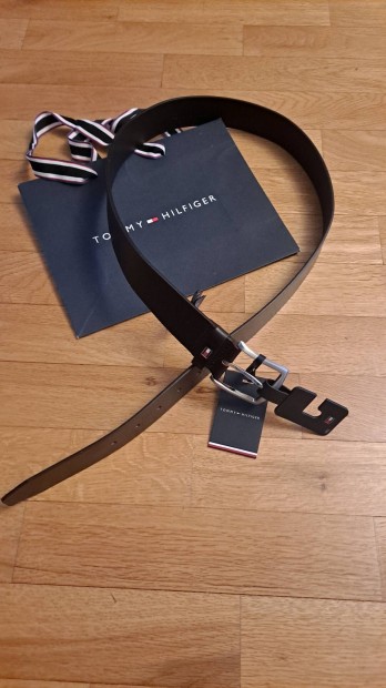 Tommy Hilfiger 100cm-es v